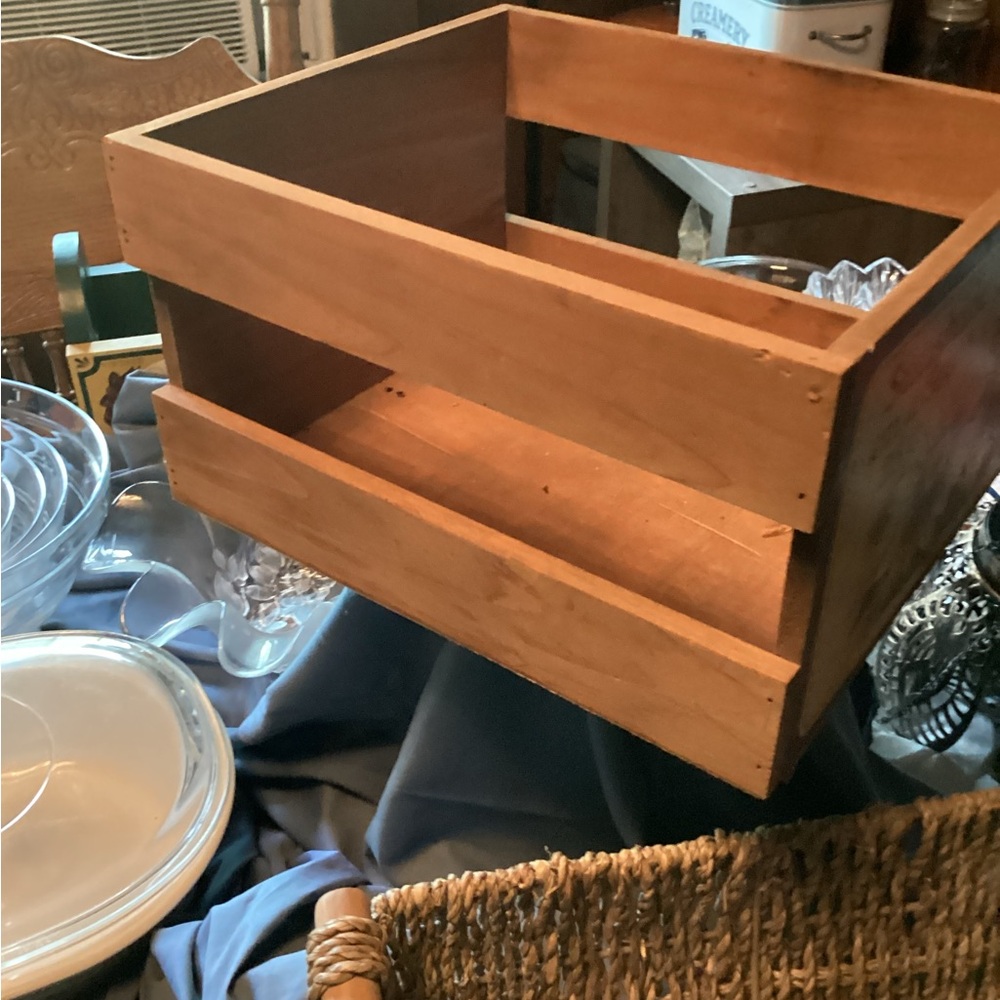 2 containers, 1 wooden with sunflowers, one woven with wooden handles. - Picture 4 of 13